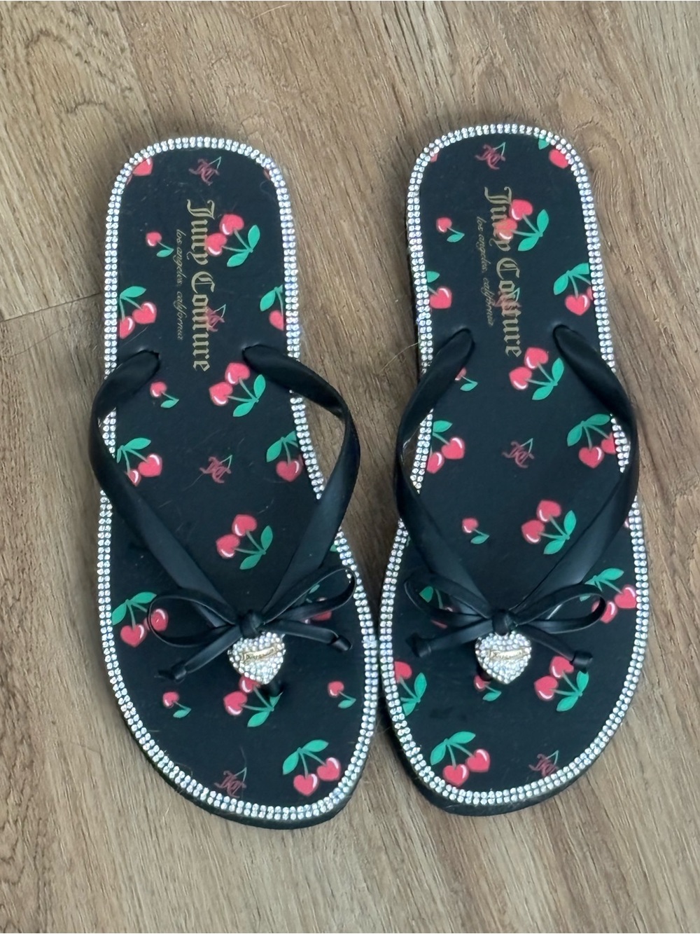 NWOT Juicy Couture Cherry Rhinestone Heart Charm Flip Flops 36/37 (US 6.5-7)